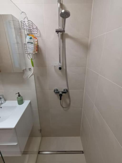 Modernes Apartment In Wien Bagian luar foto