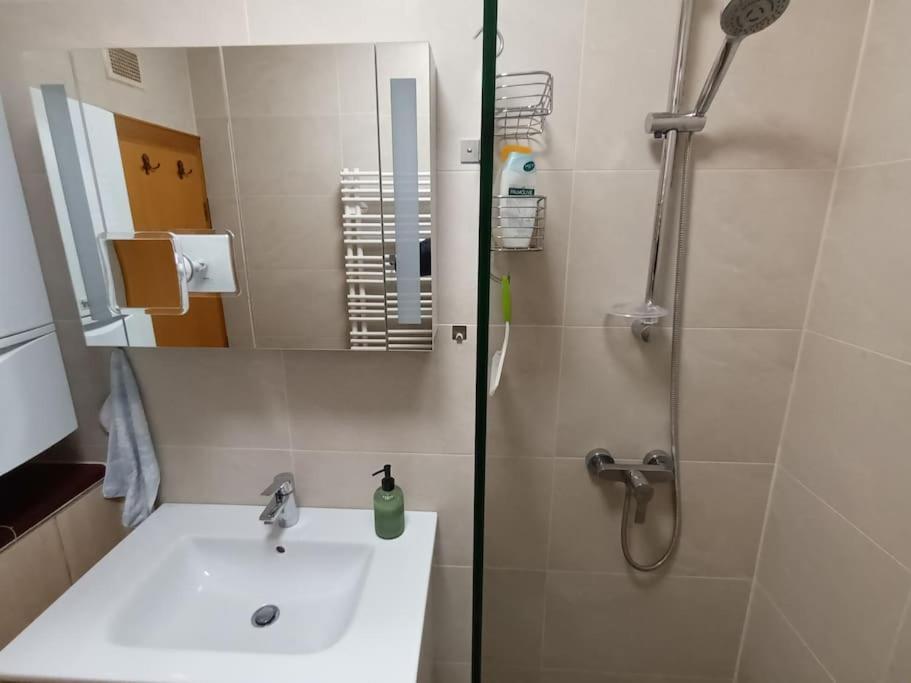 Modernes Apartment In Wien Bagian luar foto
